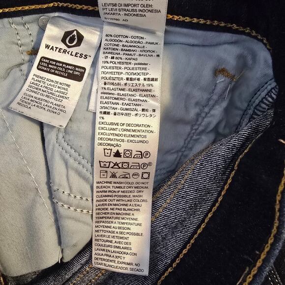 Levi's 315 Shaping Bootcut Jeans Women's 32 Blue Dark Wash EUC - Picture 6 of 16